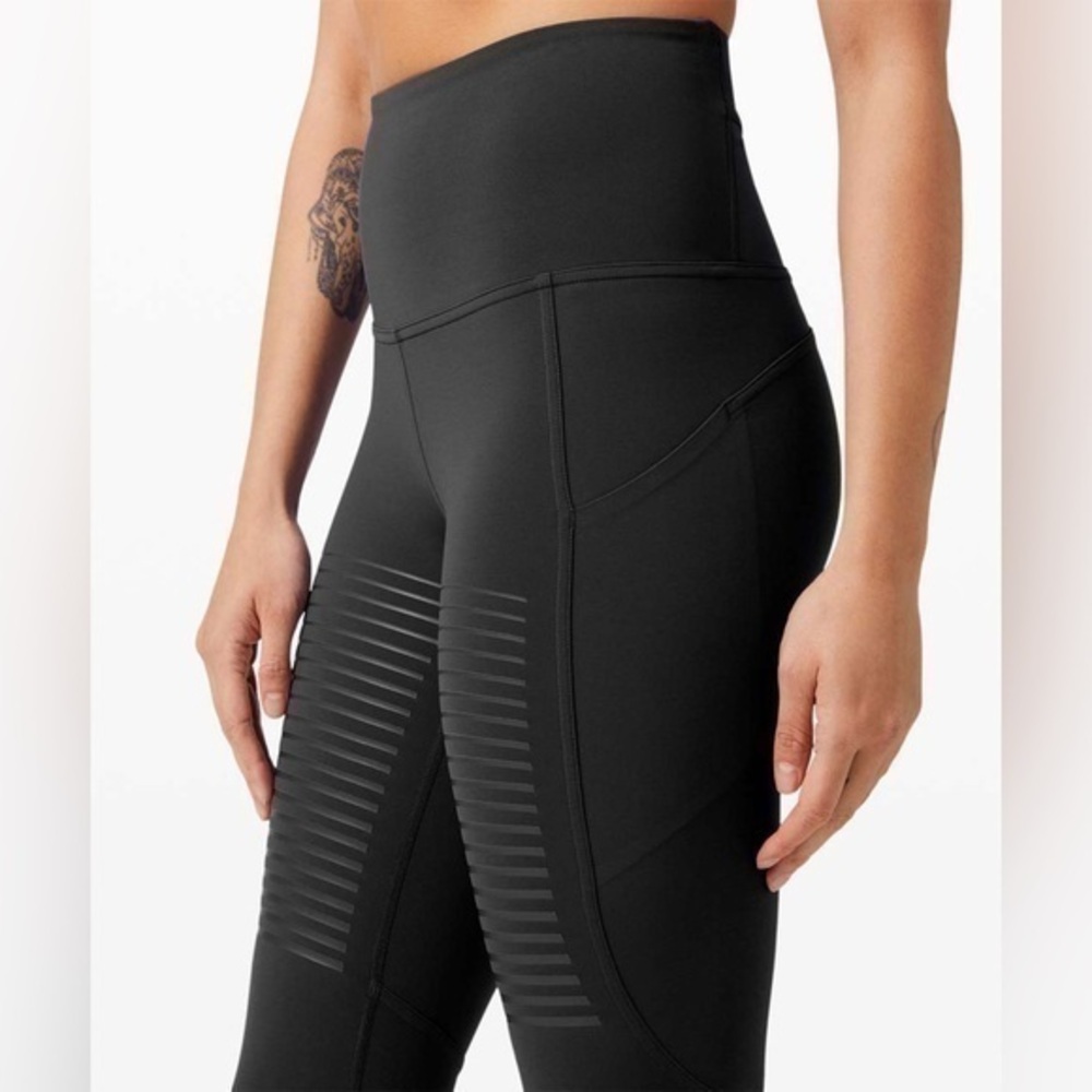 Lululemon Black Moto Rogue Renegade Super High Rise Crop Leggings Size 4 Small